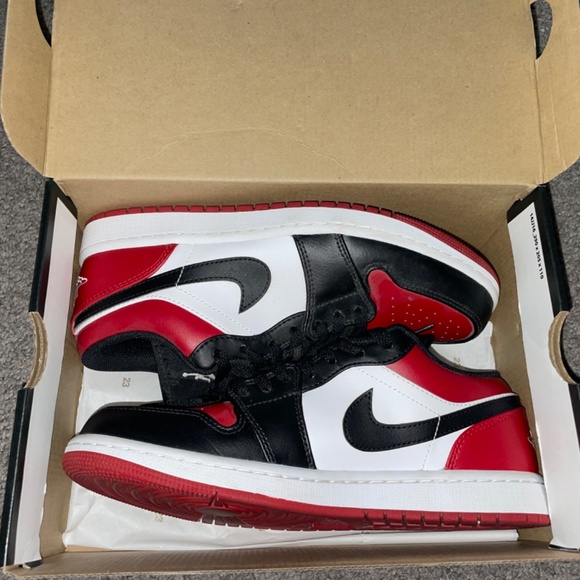 Air Jordan retro 1 low. main image 4